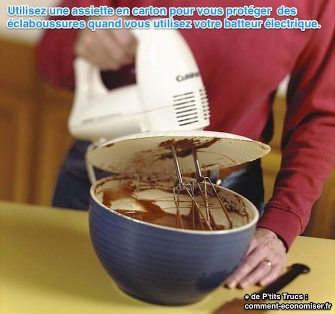 Utilisez une assiette en carton pour vous protéger  des éclaboussures quand vous utilisez votre batteur électrique.