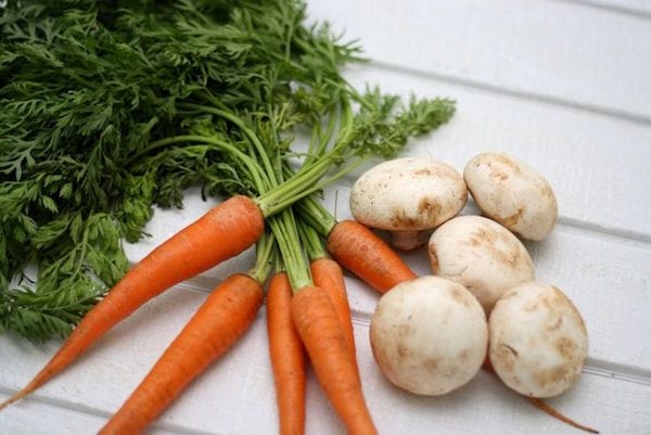 frischer und leichter Aperitif mit frischem Gemüse