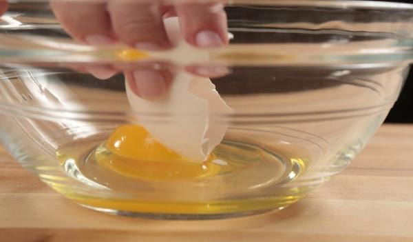 utiliser une coquille pour récupérer celles qui sont tombées