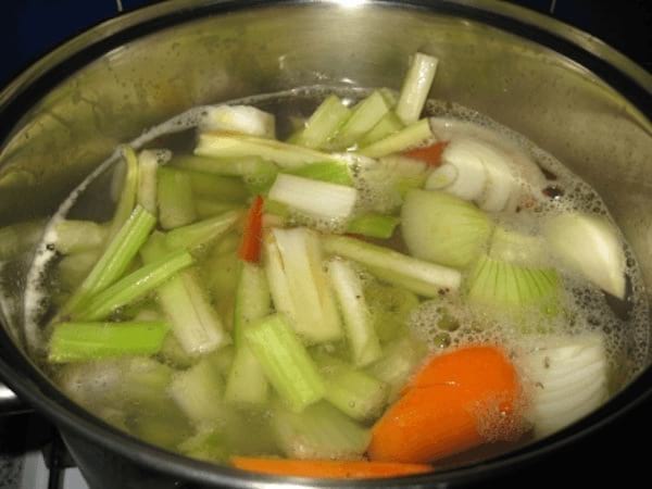 Eau de cuisson des légumes en engrais