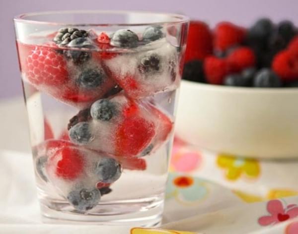 refroidir ses boissons avec des glaçons de fruit