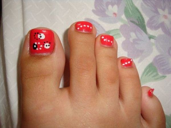 pieds vernis à ongles lendemain fete