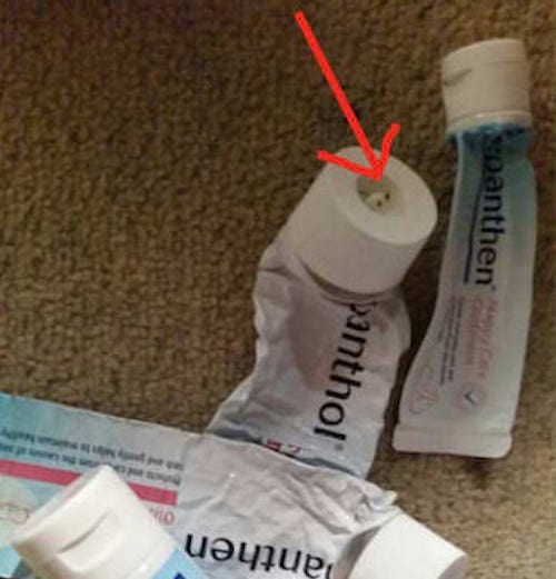 Les pointes sur les bouchons des tubes servent à perforer le film protecteur.