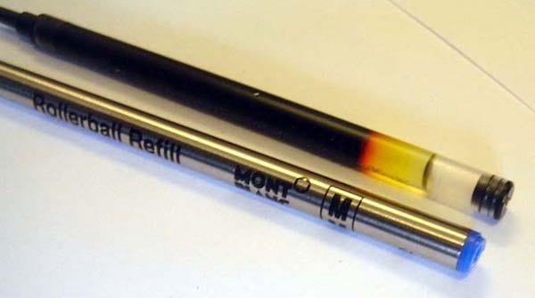 coupez légèrement le bouchon en plastique bleu de la recharge mont blanc