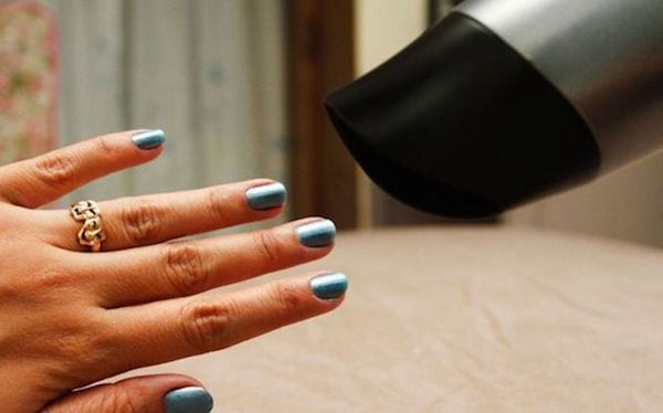 faire sécher le vernis à ongles rapidement