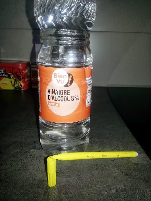 pointe de feutre dans vinaigre blanc