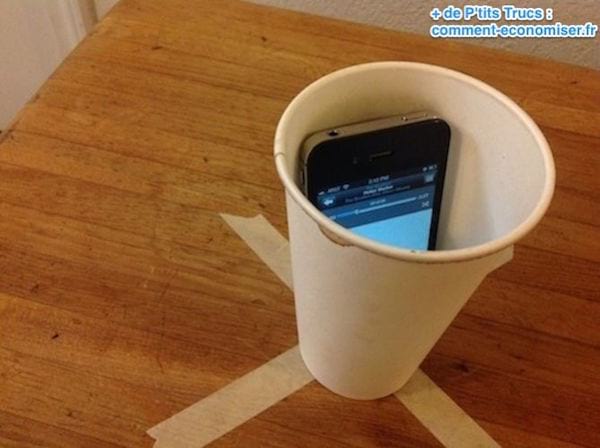 Benutzen Sie ein Pappglas als iPhone-Lautsprecher