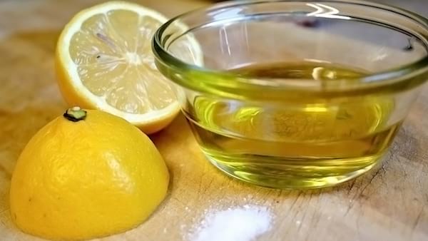 de l'huile d'olive et du citron en massage après la douche permet de lutter contre la cellulite