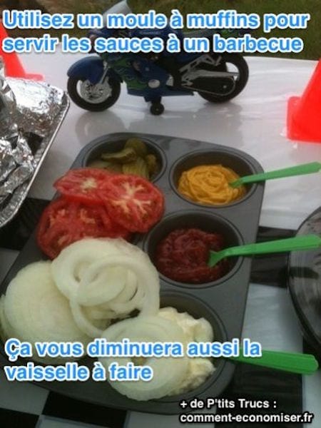 Un moule à muffins qui sert à servir les sauces pour un barbecue