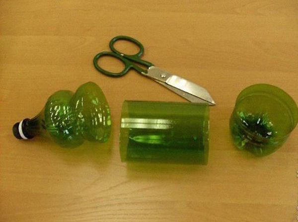 Coupez la bouteille en plastique