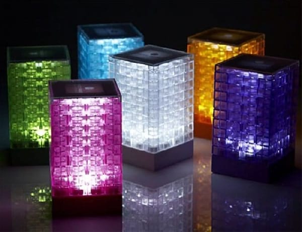 Une lampe design fait en Légo