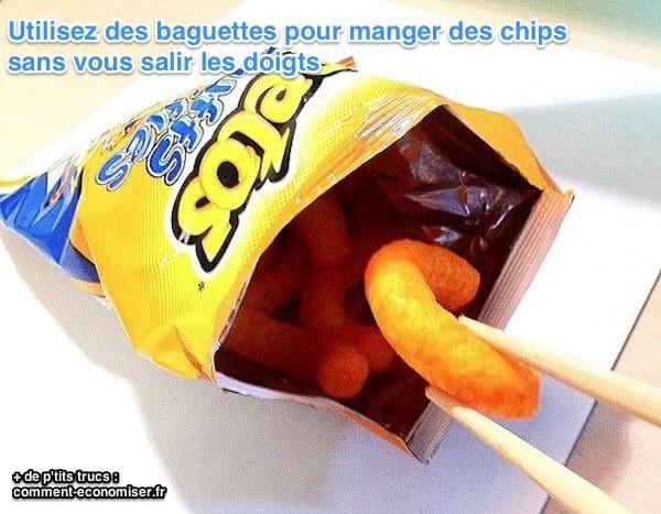 truc à savoir quand on mange sur le pouce : manger des chips proprement.