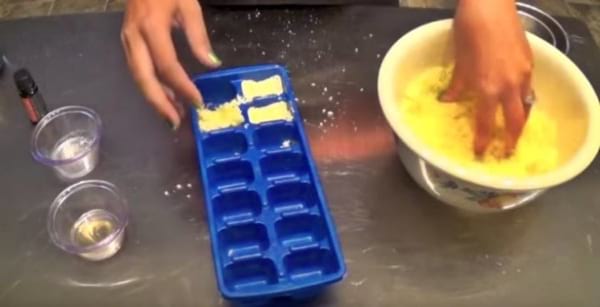 Pastille faite maison avec du sel d'Epsom pour le lave-vaisselle