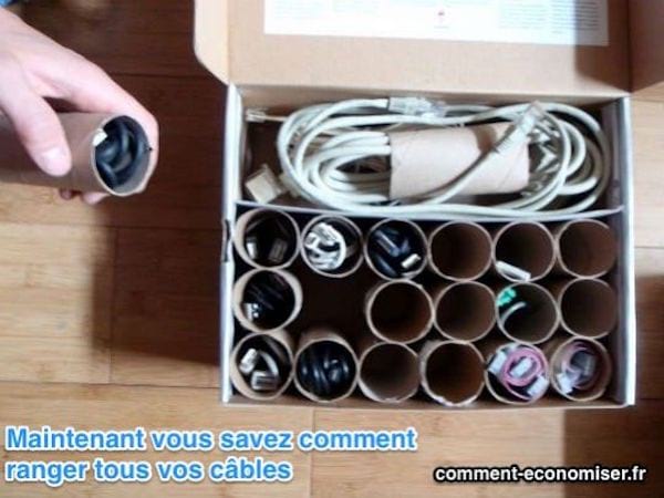Des rouleaux de papier toilette pour ranger les câbles électriques.