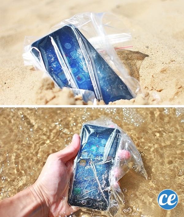 Mettre le smartphone dans un sac plastique hermétique pour le protéger de l'eau et du sable