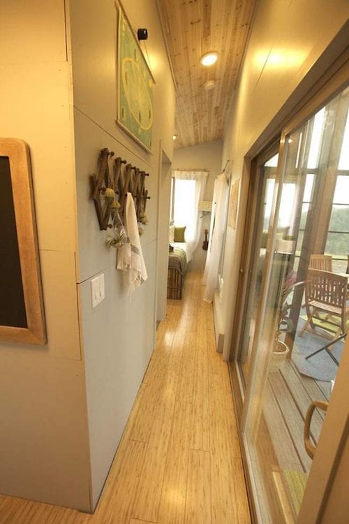 vue sur un couloir dans la tiny house