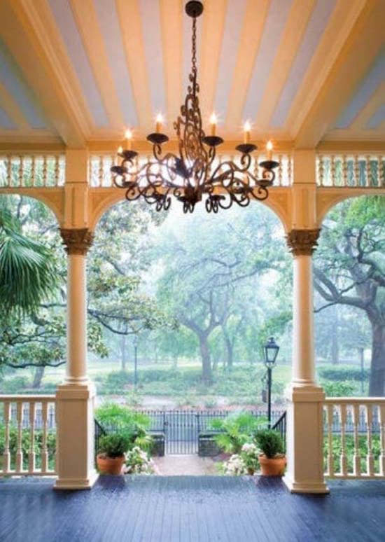 un lustre pour éclairer une terrasse