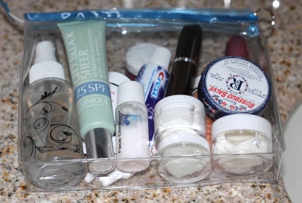 comment transporter ses produits de beauté en avion