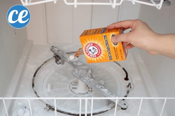 Comment nettoyer et désinfecter un lave-vaisselle ?