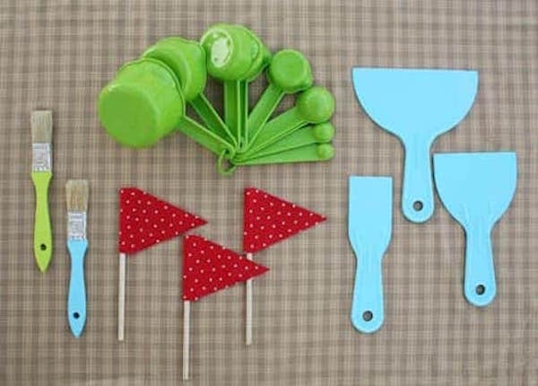 ustensiles de cuisine pour jouer dans le sable