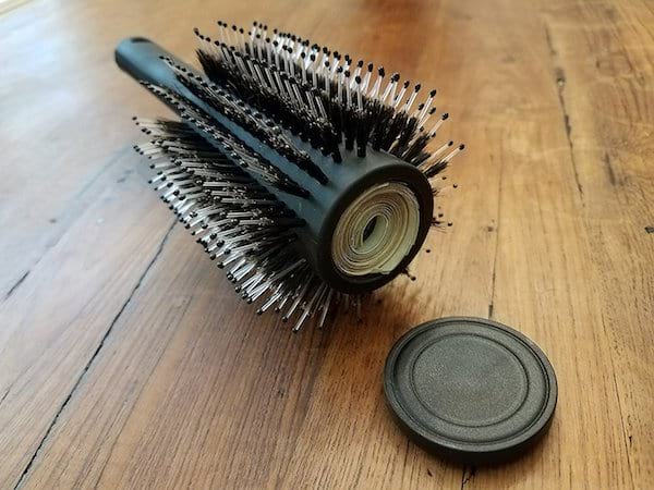Cacher son argent dans une brosse à cheveux