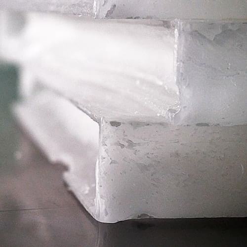 Des blocs de cire de paraffine pour faire des bougies.