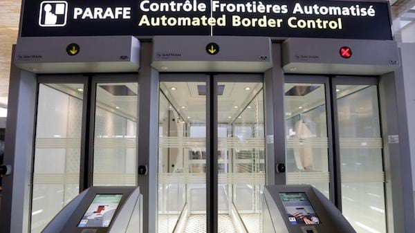 comment passer les contrôles rapidement à l'aéroport