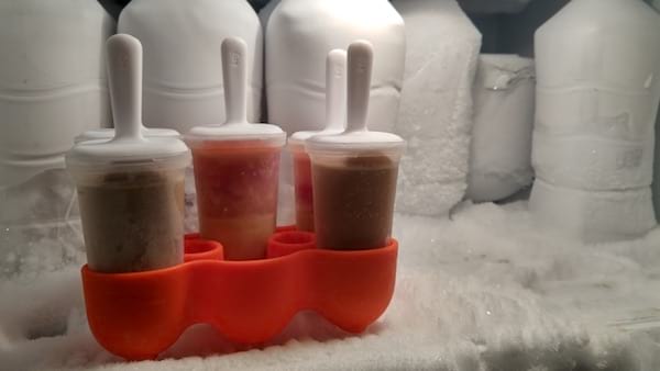 Des glaces à l'eau pour se rafraîchir sans clim en été.