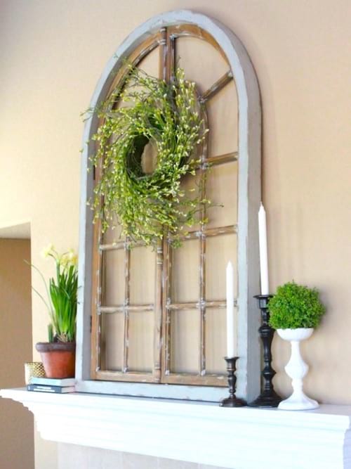 Idea of ​​recovery: an old arched window recycled in interior decoration.