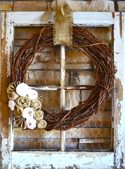 Idea of ​​recovery: an old window recycled in vintage decoration for the garden.