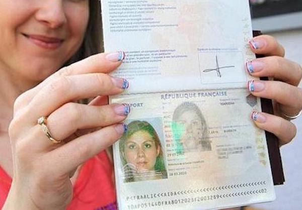 Prenez en photo votre passeport avant de partir en vacances