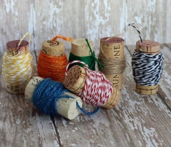 Bouchons de bouteilles en bobines pour la ficelle