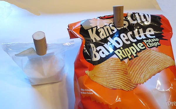 Des bouchons de liège pour fermer les paquets de chips