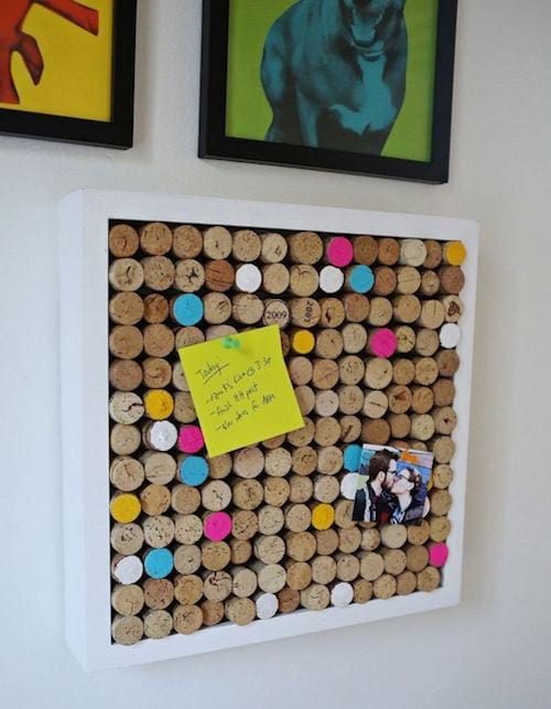 Tableau d'affichage réalisé en bouchons de liège