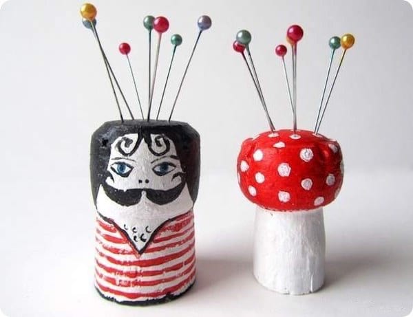 Des bouchons de liège en coussin à épingles