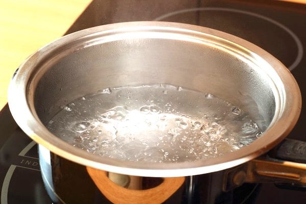 comment extraire les huiles essentielles des herbes aromatiques