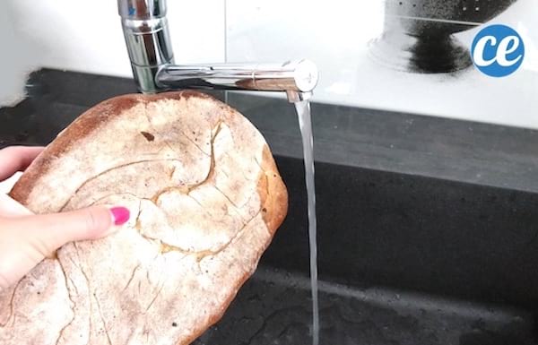 mouiller le pain avant de le mettre au four