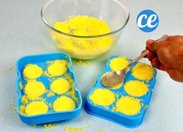 Mettez le mélange dans des moules à glaçons