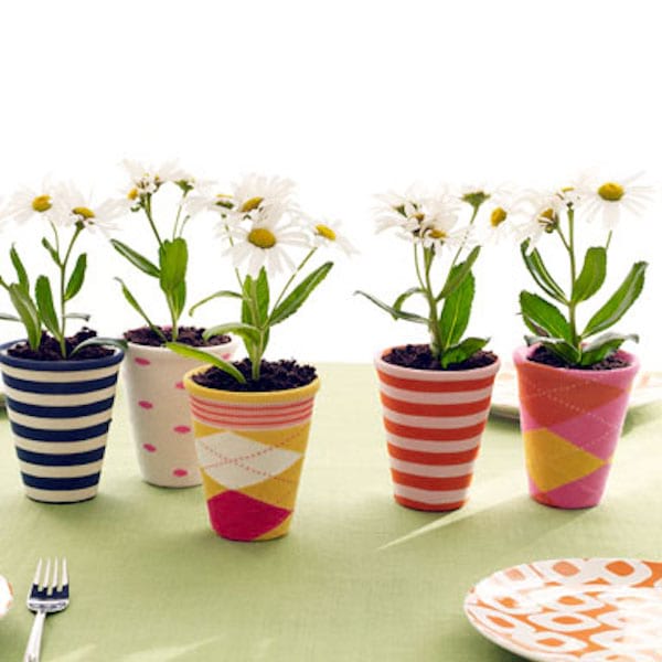 décorer pot de fleurs avec chaussette