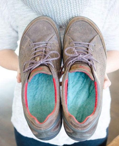So as not to have cold feet, put wool fabric insoles in your shoes
