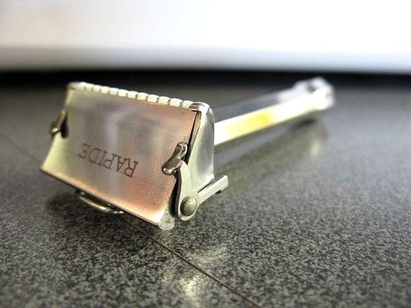 Pour éliminer le plastique de votre vie, utilisez un rasoir de sûreté.