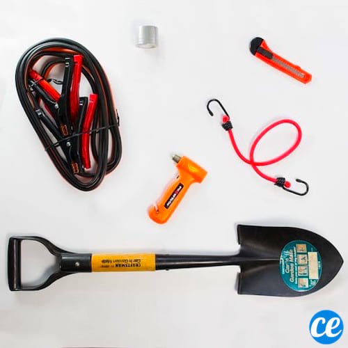 Saviez-vous qu'avoir ces équipements de base dans votre voiture pourrait vous sauver la vie ?