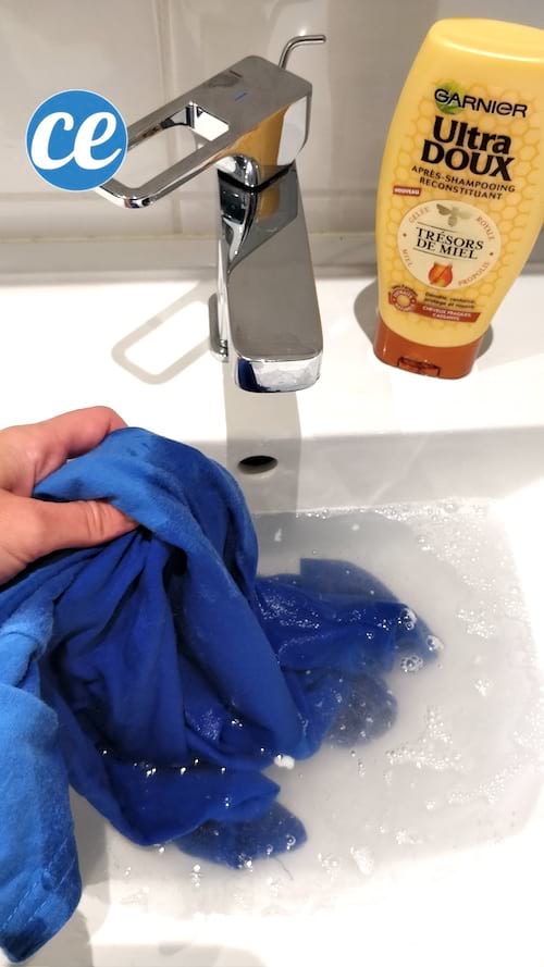 blue t-shirt soaked in conditioner to enlarge easily