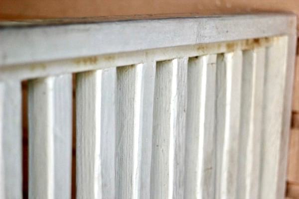 Comment nettoyer une surface pleine de moisissure ?