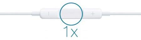 Appuyez sur le bouton du milieu pour poser une nouvelle question à Siri