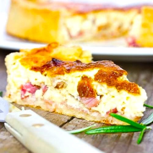 Une photo de quiche lorraine.