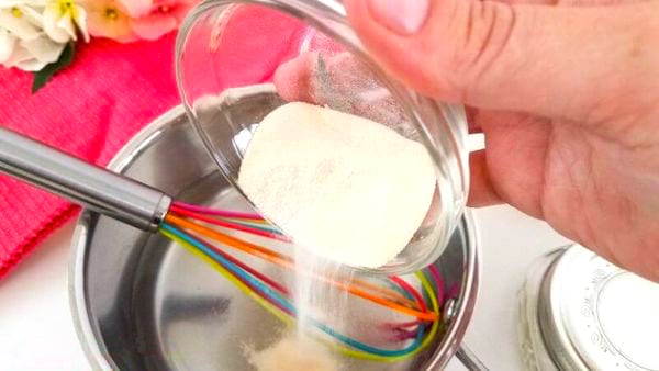 Utilisez de la gélatine en poudre pour faire des désodorisants en gel faits-maison.