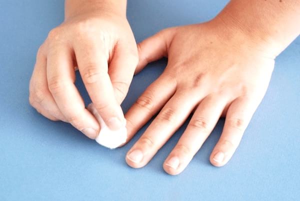 ongles jaunis eau oxygénée