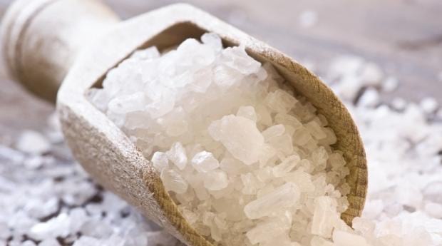 gargarisme au sel pour soigner une angine