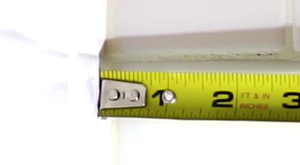 Saviez-vous que la partie métallique dentée de votre mètre-ruban bouge pour une bonne raison ?